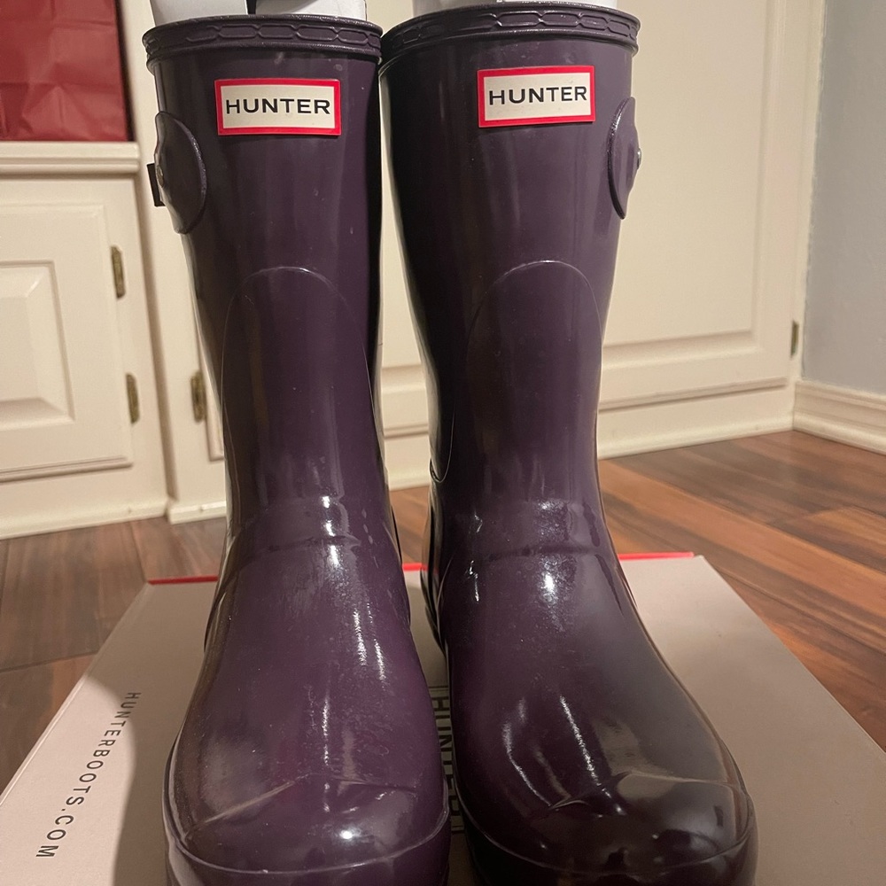 Women’s Hunter Original Short Gloss in Purple Urchin Size 9, great condition